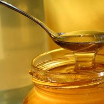 Можно ли ребенку мед. Когда давать мед детям. Как сделать компресс с медом